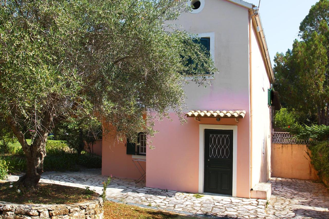 Leda Villa Karousádes
